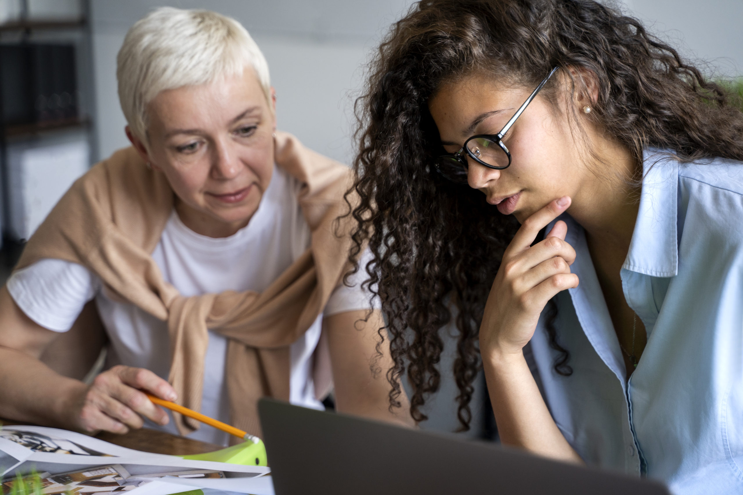 Actualité Travailler ensemble, malgré les années : les clés d'un management intergénérationnel