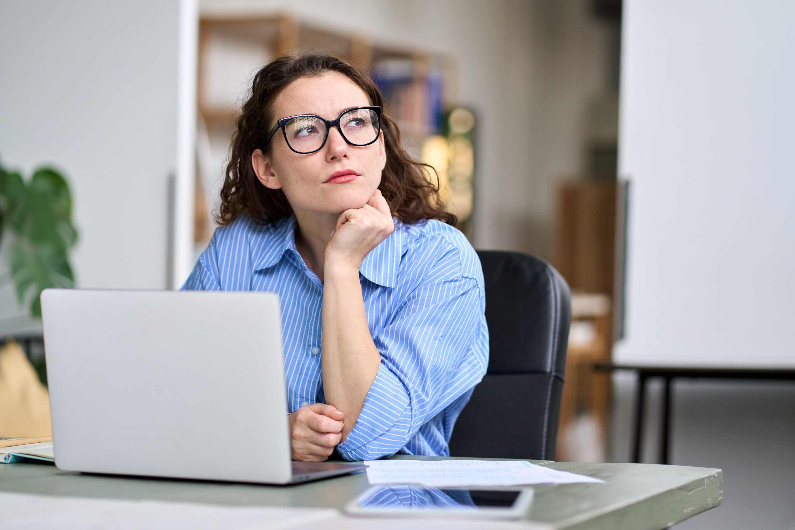 Freelance, CDD, CDI : quelle option privilégier après une alternance ?