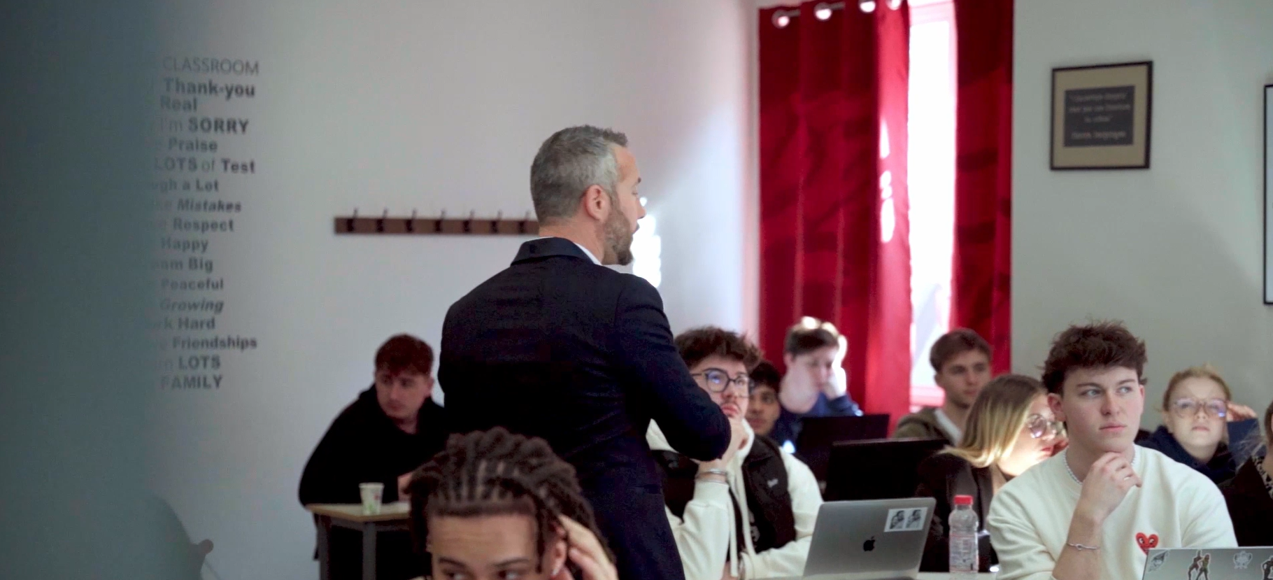 Les avantages d’une école à taille humaine pour réussir ses études.